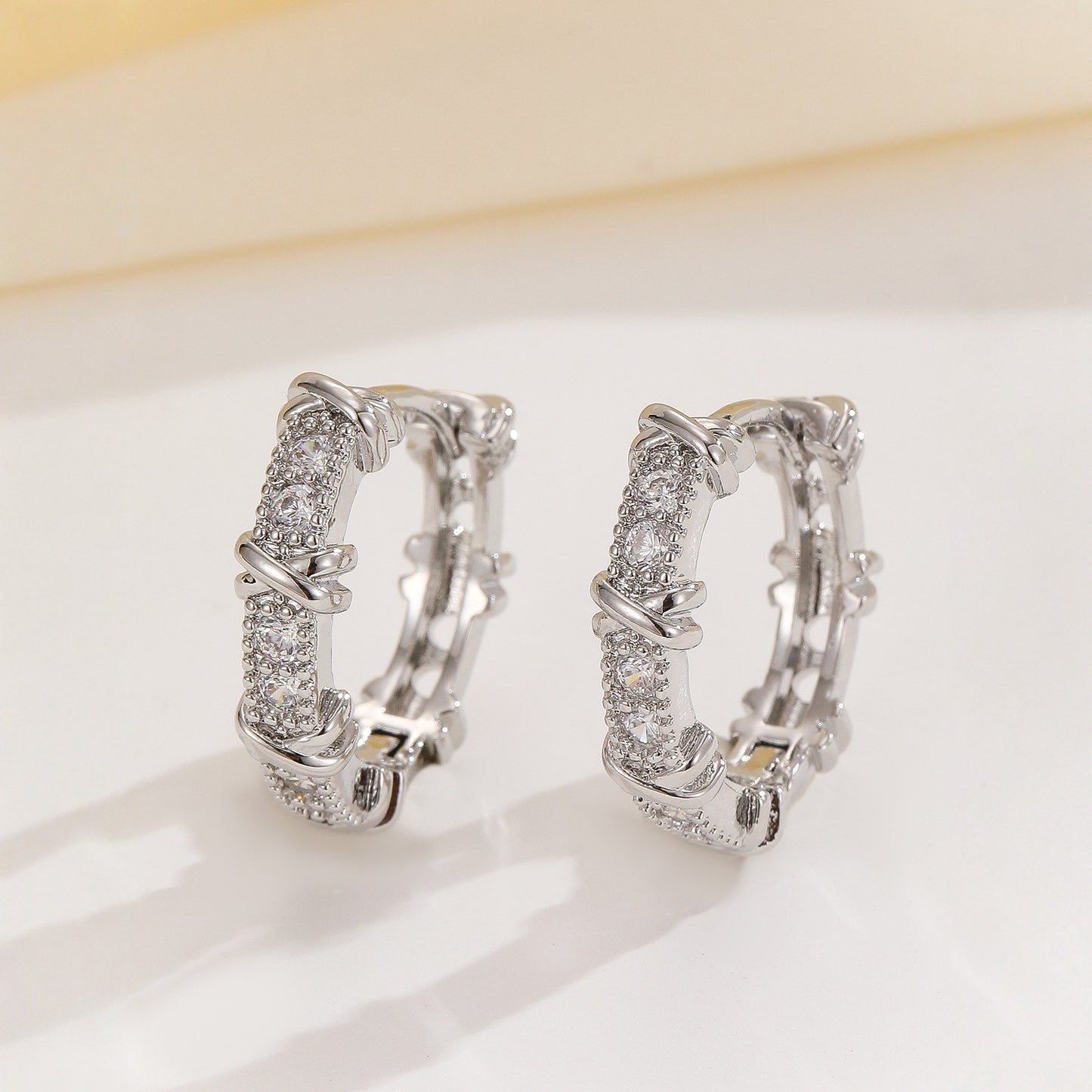 Trendiga stilrena örhängen