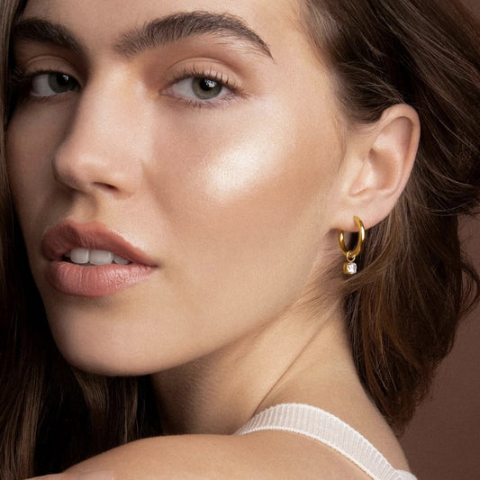 Geometriska örhängen i titan med zirkon